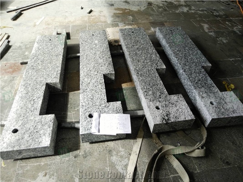 Spray Wave White Grey Granite Gate Post